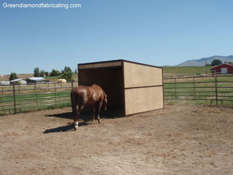 Portable horse loafing shed kits with delivery